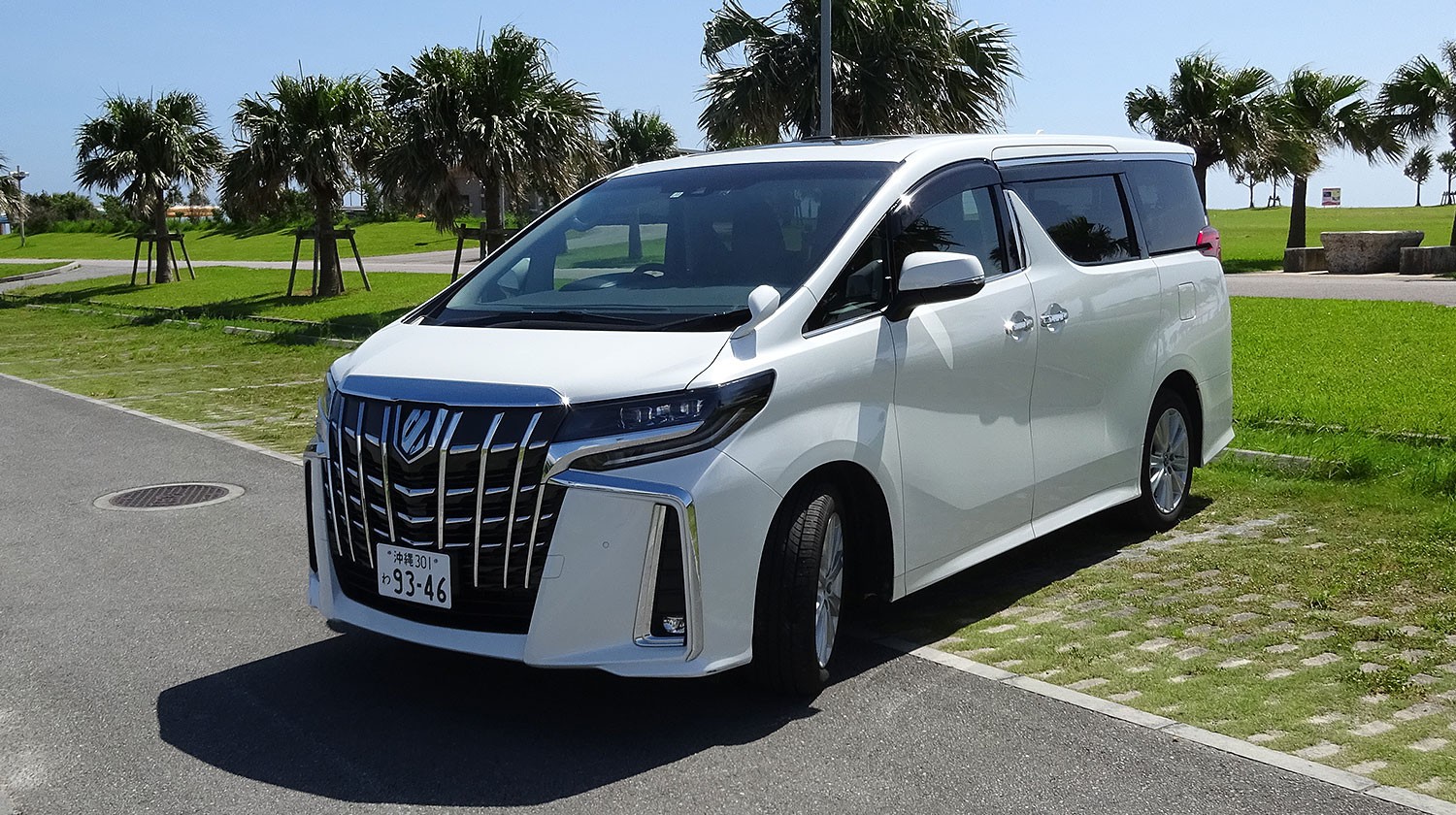 トヨタ 新型アルファード(7名乗りタイプ)