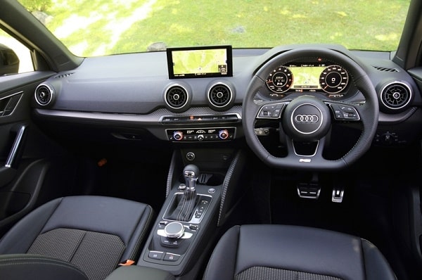アウディQ2の室内空間にベストマッチなMMIナビゲーションシステムやAudiスマートフォンインターフェイス