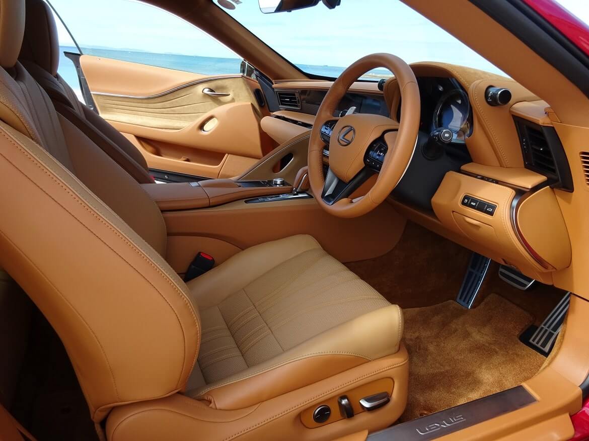 「LC500」のこだわり抜かれたインテリア空間