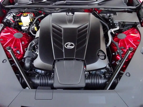 5000ccのハイパワーエンジンを搭載!