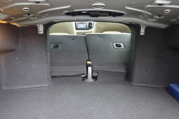 荷室容量は最大で224Lとなります。荷物がある場合のお出かけにも、安心してご利用いただけます。
